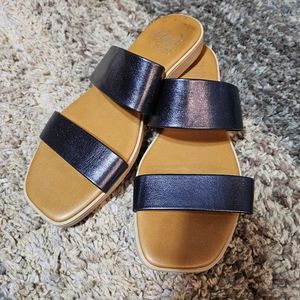 Apri by Italian Shoemakers Navy Blue shiny leather straps